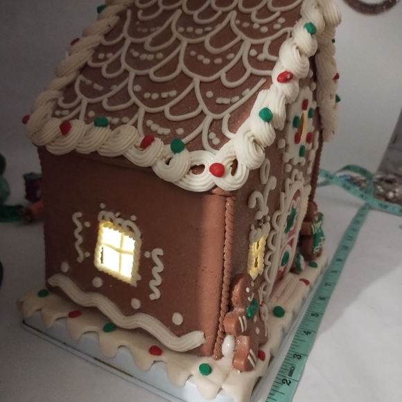 Valerie Parr Hill Gingerbread House Peppermint Candy Cane Light 9” - Picture 7 of 9